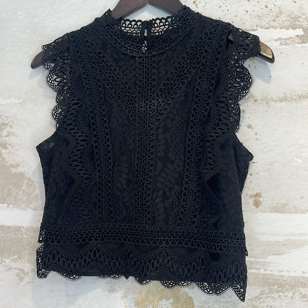 Scalloped Cut-out lace Top